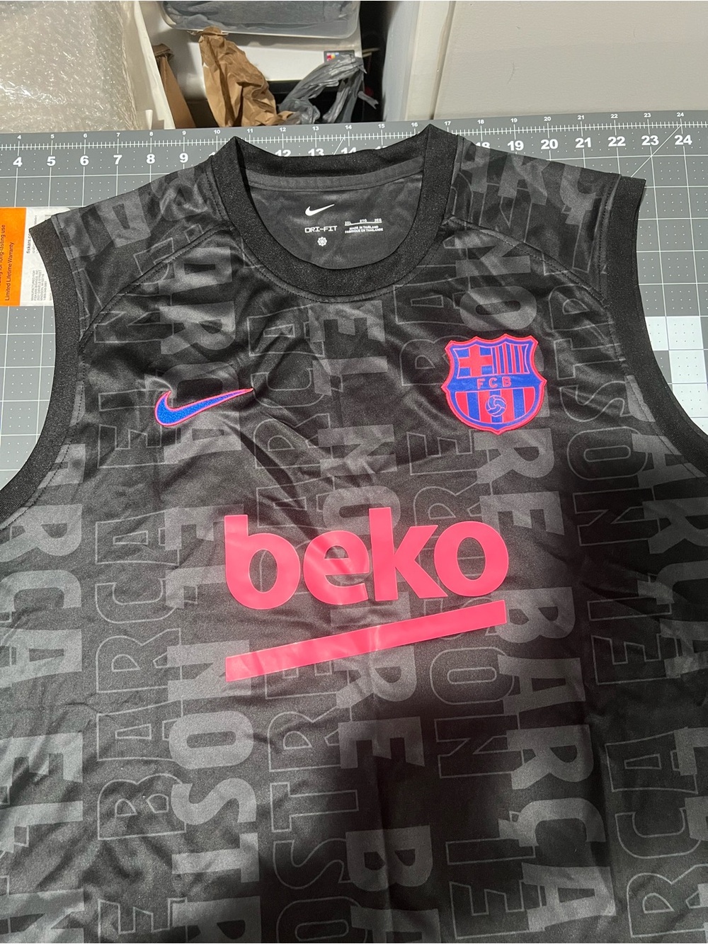 Nike FC Barcelona men’s Black & Pink Sleeveless Training Jersey, size: 2XL - Picture 3 of 9